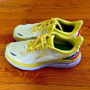 Woman’s size 9 Hoka Clifton running sneakers!
